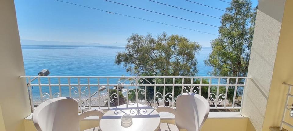 Aparthotel Ionian Mare Agios Ioannis Peristerion Exterior foto