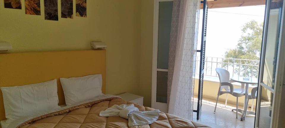 Aparthotel Ionian Mare Agios Ioannis Peristerion Exterior foto