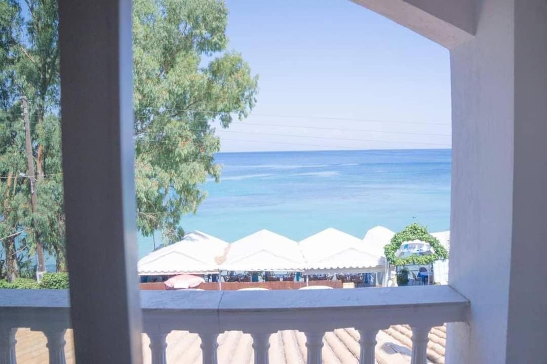 Aparthotel Ionian Mare Agios Ioannis Peristerion Exterior foto