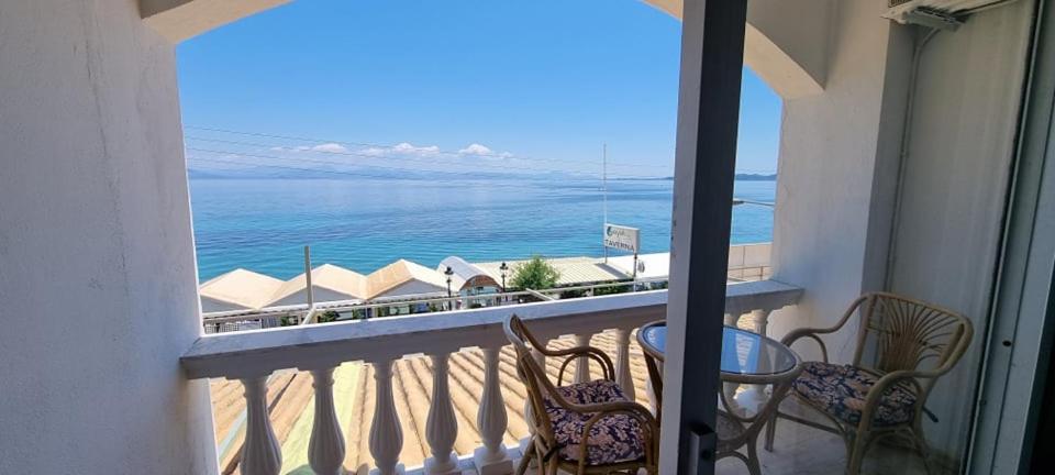 Aparthotel Ionian Mare Agios Ioannis Peristerion Exterior foto