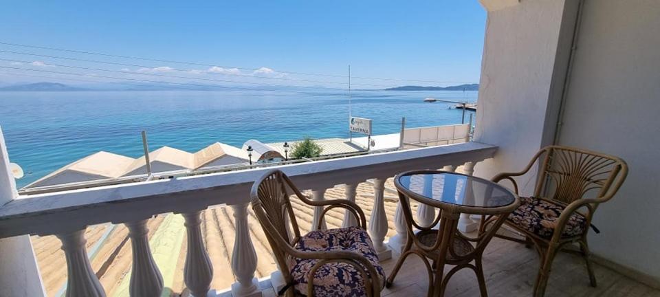Aparthotel Ionian Mare Agios Ioannis Peristerion Exterior foto